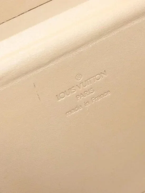 LOUIS VUITTON Monogram Vernis Bleecker Cosmetic Pouch Beige M91002 Auth 173131 - Picture 12 of 15